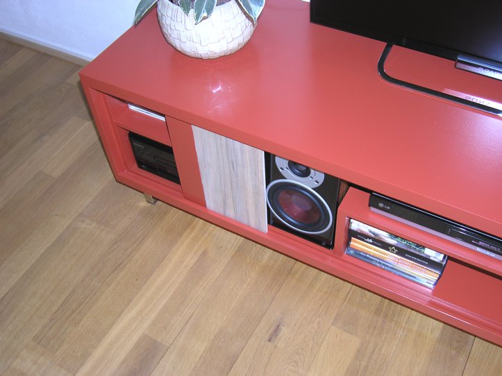 DIY floating TV stand 'Arturo' made by