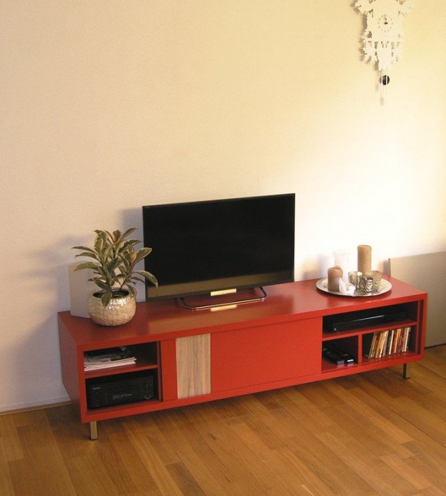 DIY floating TV stand 'Arturo' made by