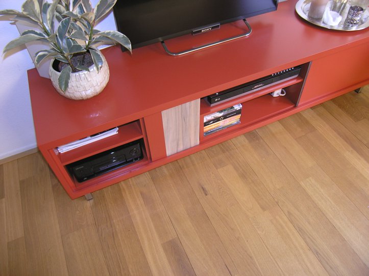 DIY floating TV stand 'Arturo' made by