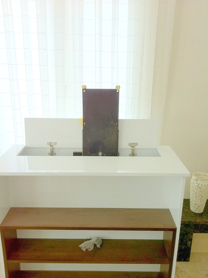 DIY TV stand with lift 'Javier' made by