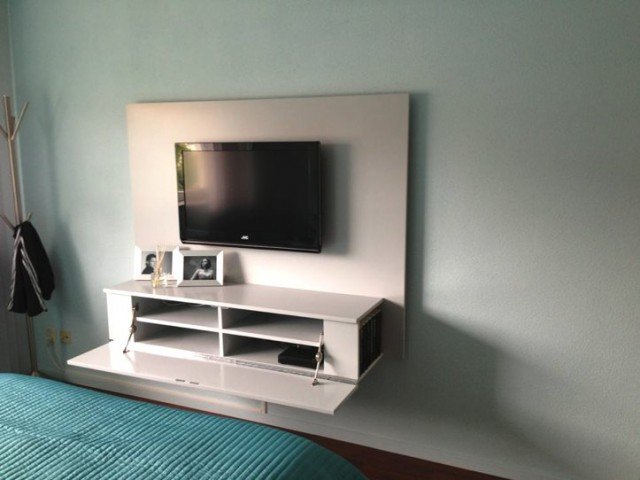 DIY floating TV cabinet 'Penelope' made by