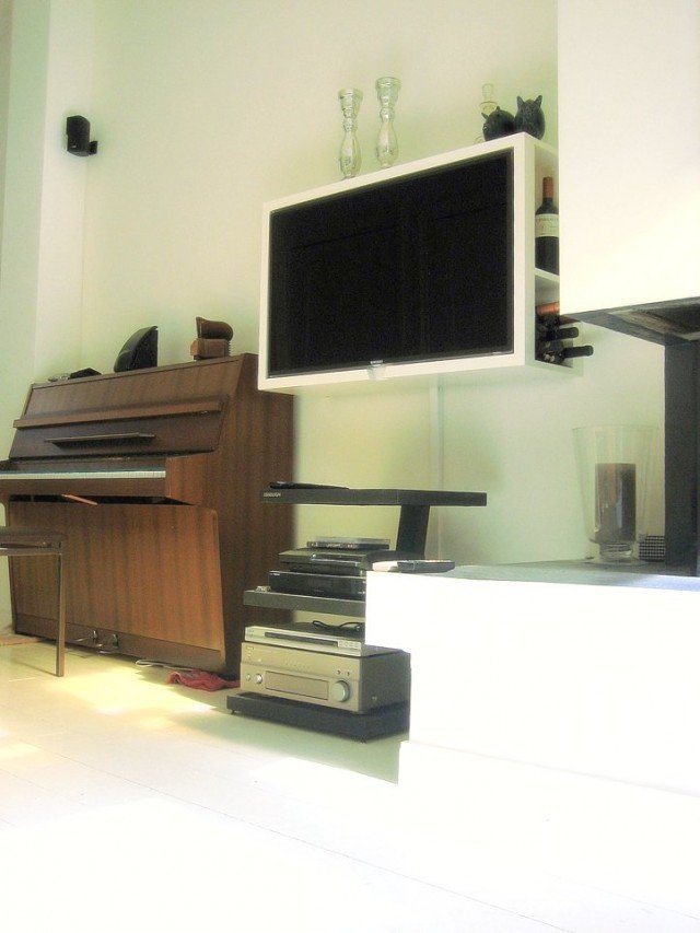 DIY floating TV cabinet 'Penelope' made by