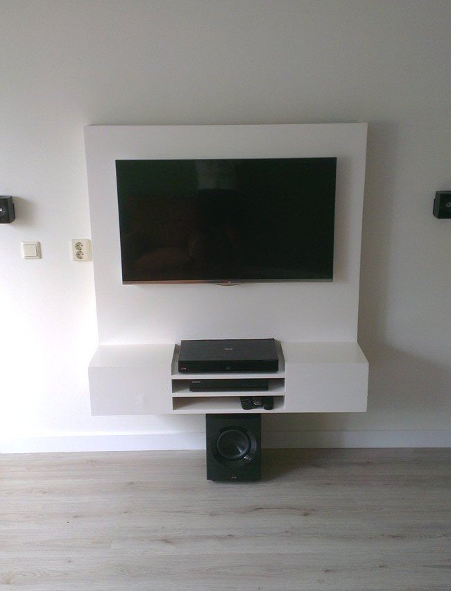 DIY floating TV cabinet 'Penelope' made by