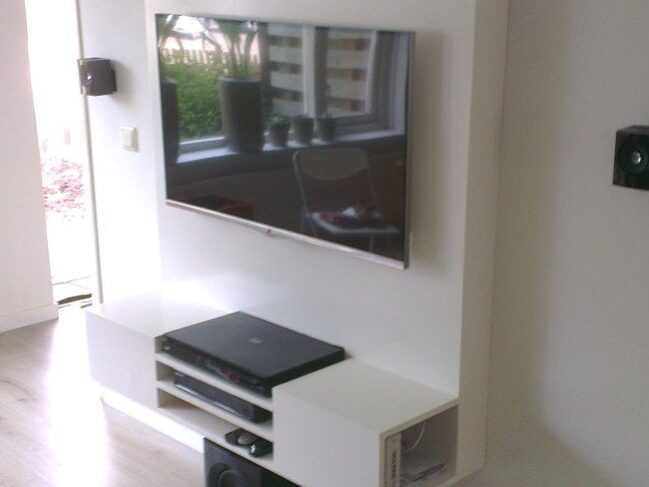 DIY floating TV cabinet 'Penelope' made by