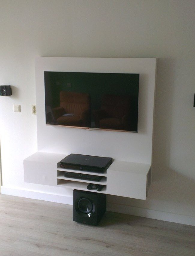 DIY floating TV cabinet 'Penelope' made by