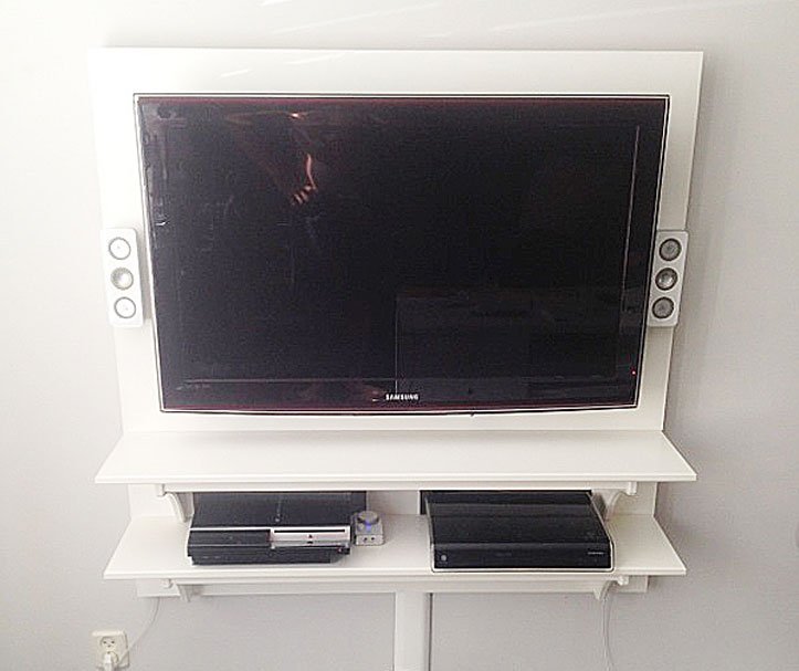 DIY floating TV cabinet 'Penelope' made by