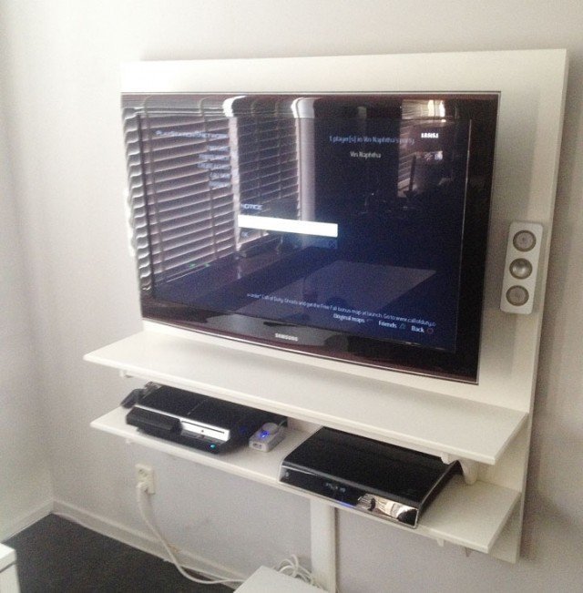 DIY floating TV cabinet 'Penelope' made by
