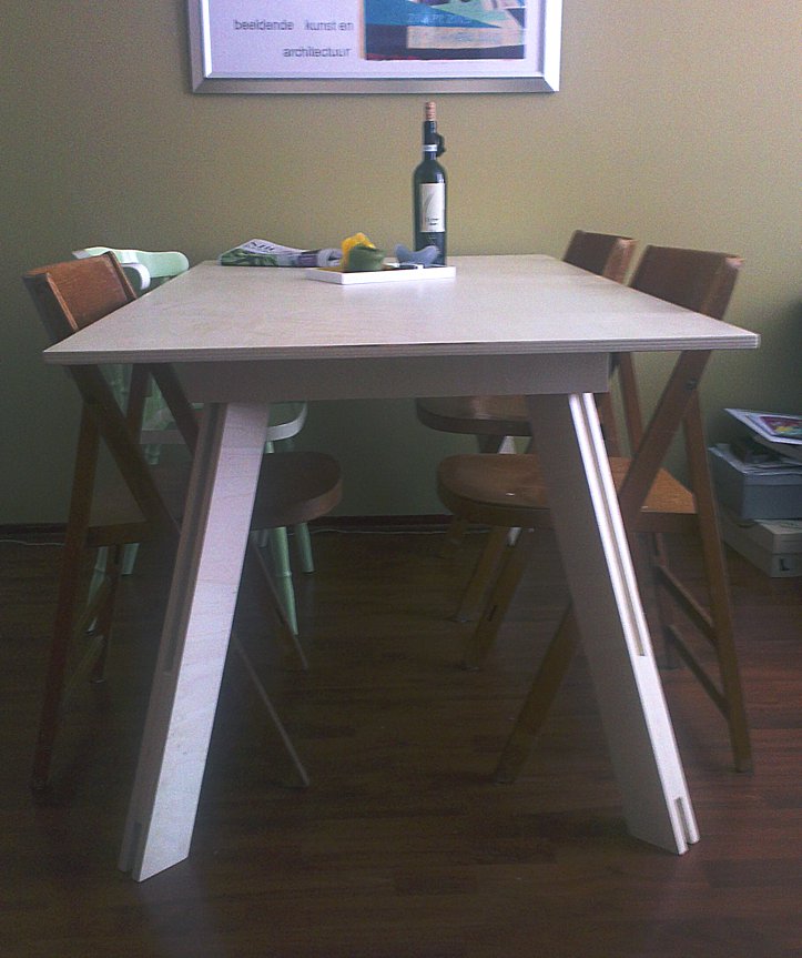 DIY modern table 'Teruel' made by