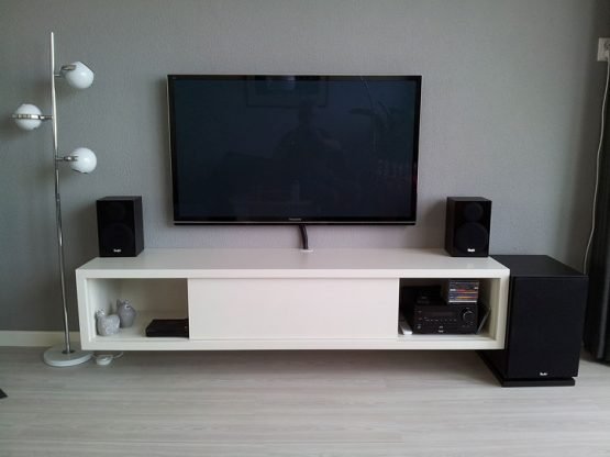 DIY floating TV stand 'Arturo' made by
