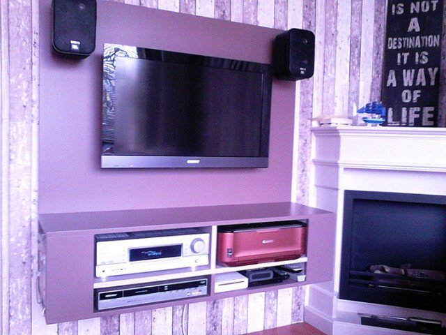 DIY floating TV cabinet 'Penelope' made by
