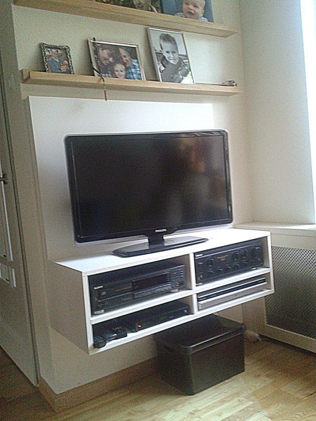 DIY floating TV cabinet 'Penelope' made by
