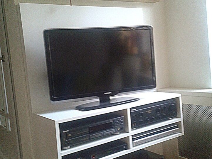 DIY floating TV cabinet 'Penelope' made by