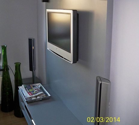 DIY floating TV cabinet 'Penelope' made by