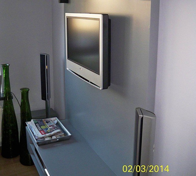 DIY floating TV cabinet 'Penelope' made by