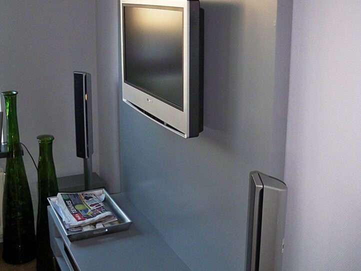 DIY floating TV cabinet 'Penelope' made by