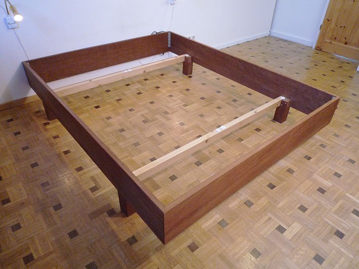 Photo DIY double bed 'Azobe' by