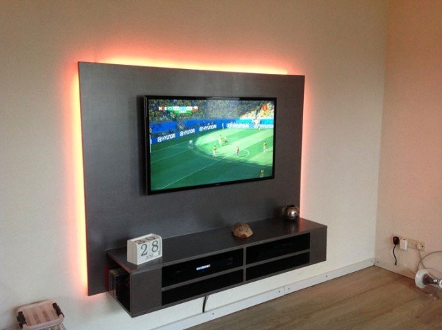 DIY floating TV cabinet 'Penelope' made by