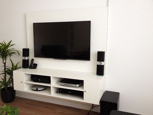 DIY floating TV cabinet 'Penelope' made by
