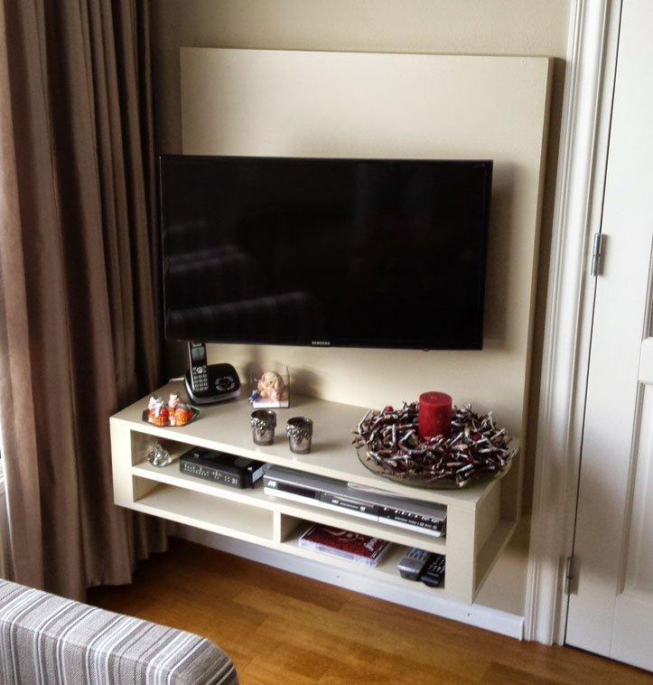 DIY floating TV cabinet 'Penelope' made by