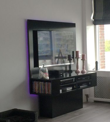 DIY floating TV cabinet 'Penelope' made by