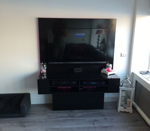 DIY floating TV cabinet 'Penelope' made by