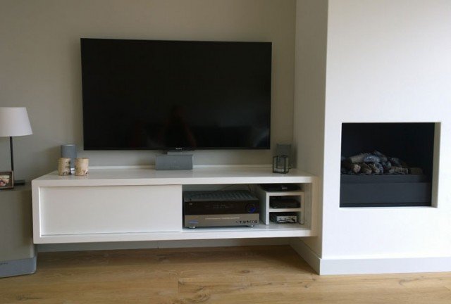 DIY floating TV stand 'Arturo' made by