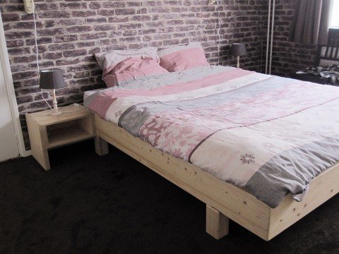 Photo DIY double bed 'Azobe' by
