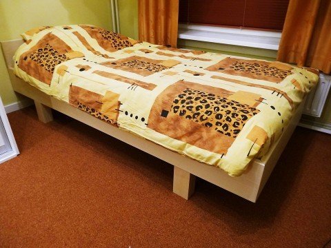 Photo DIY double bed 'Azobe' by