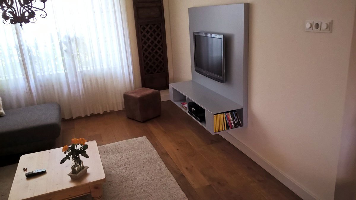 DIY floating TV cabinet 'Penelope' made by