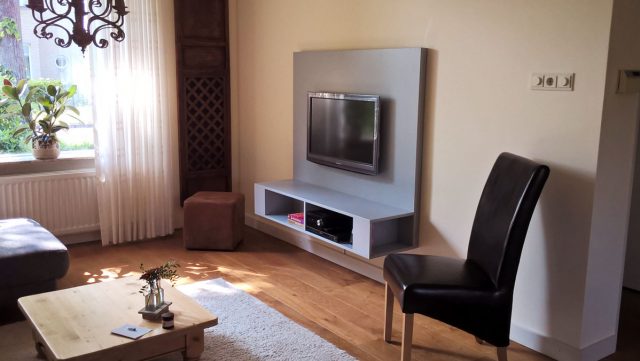 DIY floating TV cabinet 'Penelope' made by