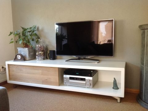 DIY floating TV stand 'Arturo' made by