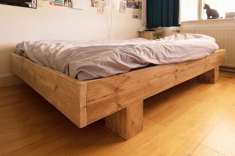 Tweepersoons bed Azobe van steigerhout door Nienke