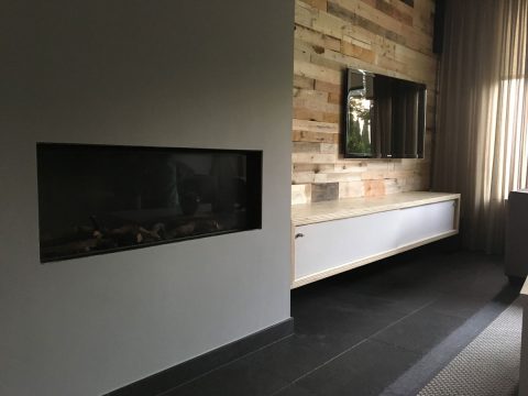 DIY-floating-TV-stand-ArturoXL-by-Niels