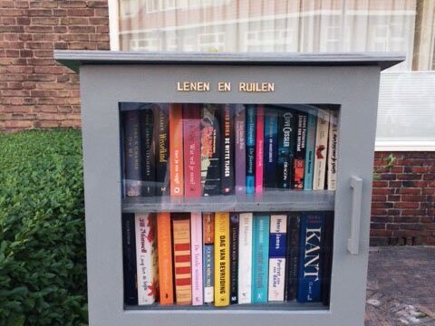 DIY free little library-Libros-by Janet