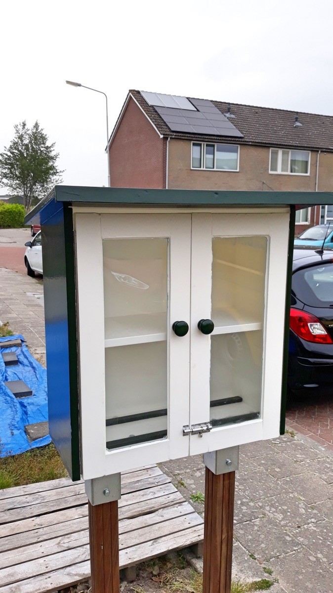 DIY Build it yourself Free little library by Roelf-Jan en Akkemarijke