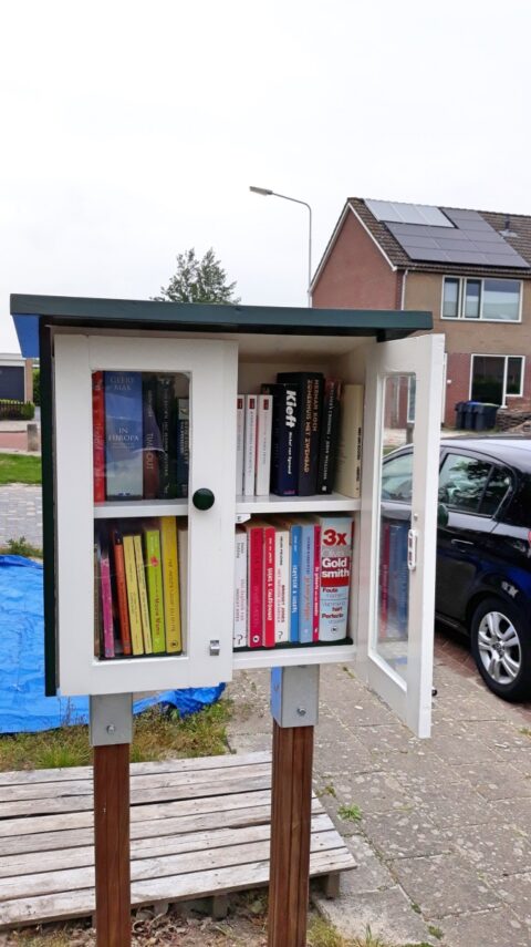 DIY Build it yourself Free little library by Roelf-Jan en Akkemarijke