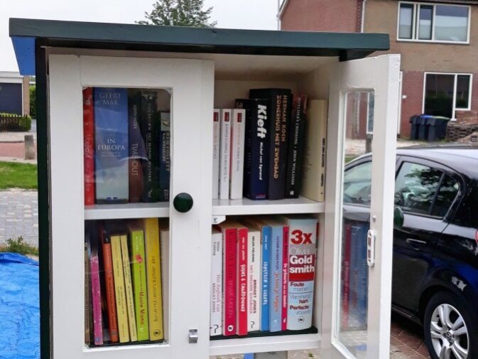 DIY Build it yourself Free little library by Roelf-Jan en Akkemarijke